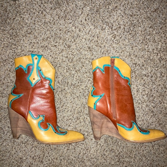 BCBGgirls cowboy boots SIZE 8 - Picture 1 of 10